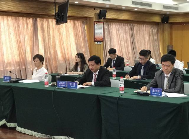  广东省委农村工作领导小组办公室常务副主任，扎金花
党组副书记，省乡村振兴局常务副局长许典辉作经验分享