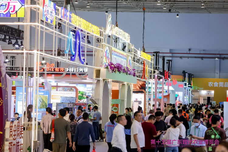 图说:农博会现场客商云集、热闹非凡,本届农博会将持续至4月12日.png